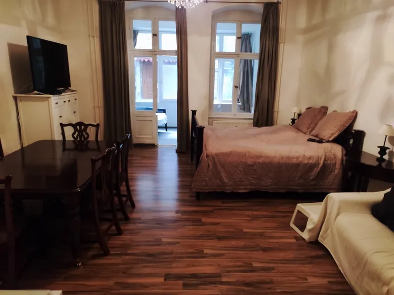 Zuhause mit 2,5 Zimmern in Berlin-Charlottenburg — photo 1